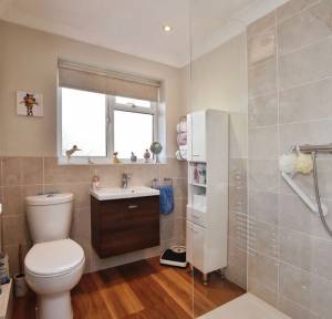 2 Bedroom Bungalow for sale in Braemar Rise, Salisbury