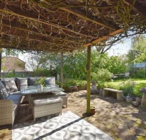 3 Bedroom Bungalow for sale in Stonehenge Road, Salisbury