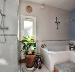 3 Bedroom Bungalow for sale in Stonehenge Road, Salisbury