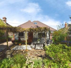 3 Bedroom Bungalow for sale in Stonehenge Road, Salisbury