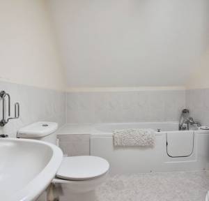 3 Bedroom House for sale in Pear Tree Drive, Salisbury