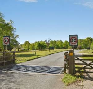 3 Bedroom House for sale in Pear Tree Drive, Salisbury