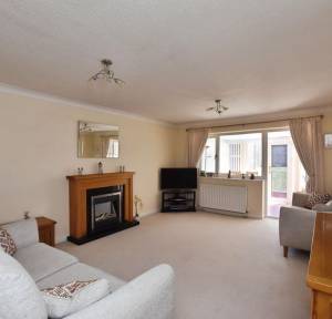 2 Bedroom Bungalow for sale in Raleigh Crescent, Salisbury