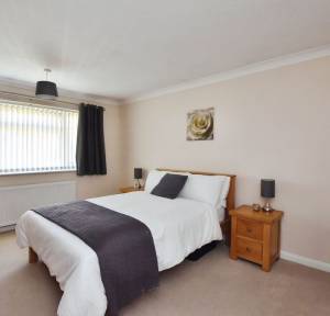 2 Bedroom Bungalow for sale in Raleigh Crescent, Salisbury