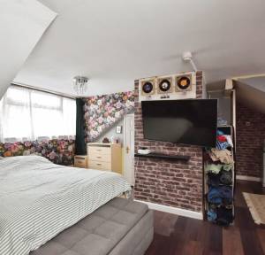 4 Bedroom House for sale in Meadow Road, Salisbury