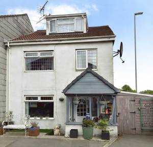 4 Bedroom House for sale in Meadow Road, Salisbury