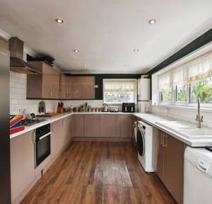 4 Bedroom House for sale in Meadow Road, Salisbury