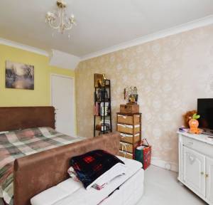 4 Bedroom House for sale in Meadow Road, Salisbury