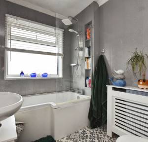 4 Bedroom House for sale in Meadow Road, Salisbury