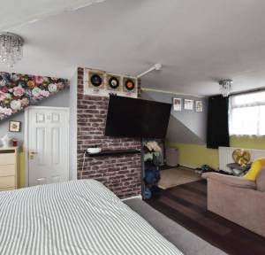 4 Bedroom House for sale in Meadow Road, Salisbury