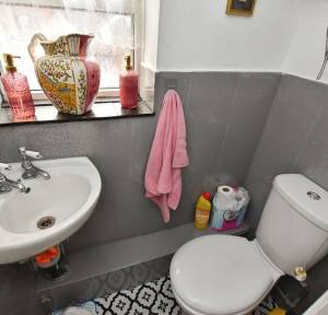 4 Bedroom House for sale in Meadow Road, Salisbury
