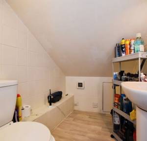 4 Bedroom House for sale in Meadow Road, Salisbury