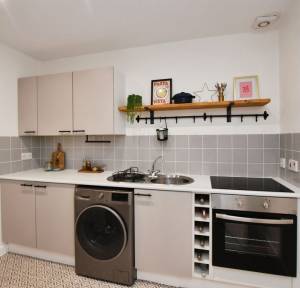 1 Bedroom Flat for sale in 11 Charnwood Road, Salisbury