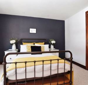 4 Bedroom House for sale in Tollgate Road, Salisbury