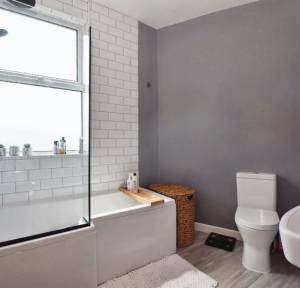 4 Bedroom House for sale in Tollgate Road, Salisbury