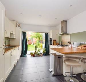 2 Bedroom House for sale in Park Street, Salisbury