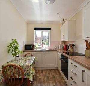 2 Bedroom Flat for sale in West Street, Salisbury