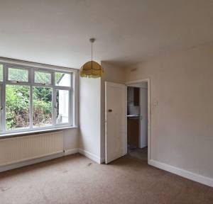 2 Bedroom Bungalow for sale in Greenwood Avenue, Salisbury