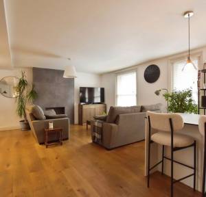 2 Bedroom Flat for sale in 36 North Street, Salisbury