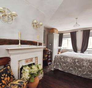 2 Bedroom House for sale in St. Edmunds Church Street, Salisbury