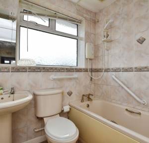 3 Bedroom House for sale in Old Meadows Walk, Salisbury