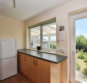 2 Bedroom Bungalow for sale in Sunnyhill Road, Salisbury