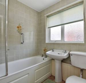 2 Bedroom Bungalow for sale in Sunnyhill Road, Salisbury