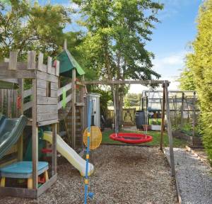 4 Bedroom House for sale in Elm Close, Salisbury