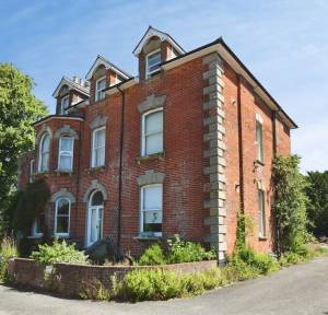 1 Bedroom Apartment / Studio for sale in Elm Grove Road, Salisbury