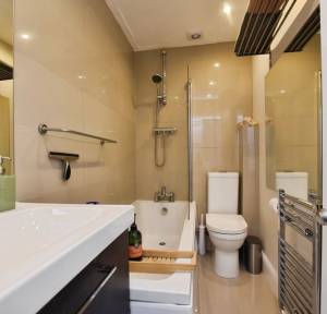 3 Bedroom Flat for sale in Wyndham Road, Salisbury