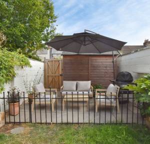 3 Bedroom Flat for sale in Wyndham Road, Salisbury
