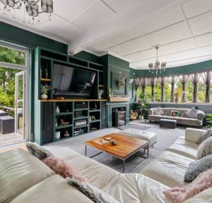 7 Bedroom House for sale in , Warminster