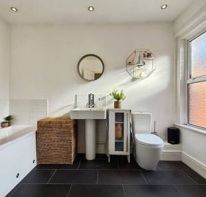 2 Bedroom House for sale in Meadow Road South, Salisbury