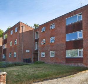 2 Bedroom Flat for sale in Ayleswade Road, Salisbury