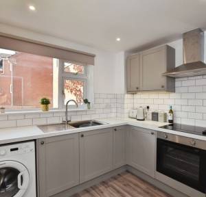 2 Bedroom Flat for sale in Ayleswade Road, Salisbury