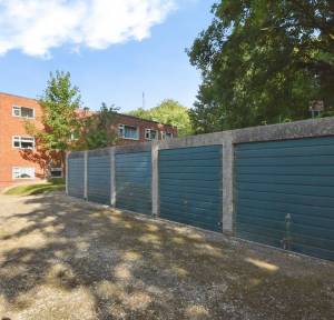 2 Bedroom Flat for sale in Ayleswade Road, Salisbury