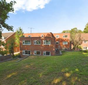 2 Bedroom Flat for sale in Ayleswade Road, Salisbury