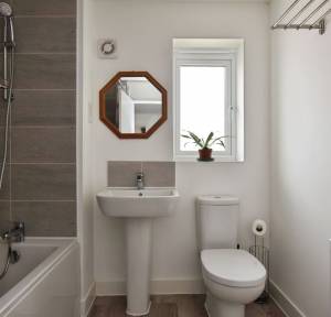 3 Bedroom House for sale in Barton Place, Salisbury
