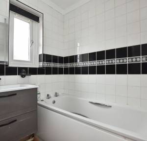 3 Bedroom House for sale in Meadow Road, Salisbury