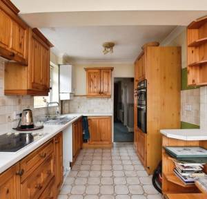 3 Bedroom House for sale in Cornwall Road, Salisbury
