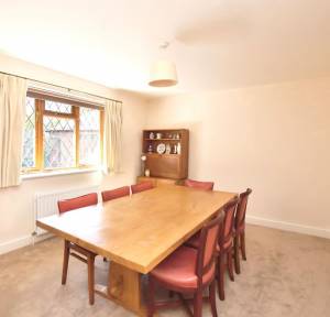 3 Bedroom House for sale in Pear Tree Drive, Salisbury