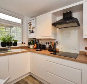 2 Bedroom Flat for sale in Shady Bower Close, Salisbury