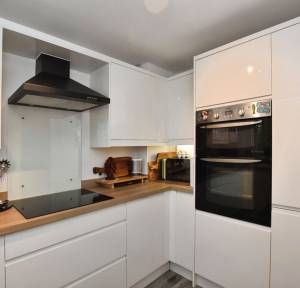 2 Bedroom Flat for sale in Shady Bower Close, Salisbury