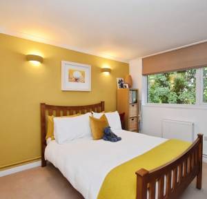 2 Bedroom Flat for sale in Shady Bower Close, Salisbury