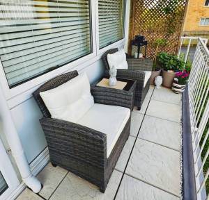 2 Bedroom Flat for sale in Shady Bower Close, Salisbury