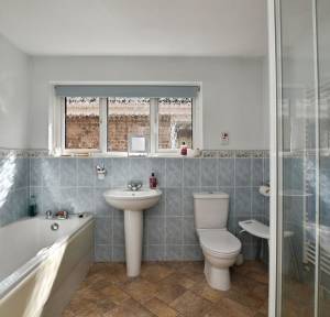 4 Bedroom House for sale in Britford Lane, Salisbury