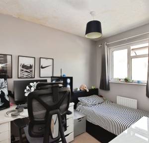 3 Bedroom House for sale in Nightingale Walk, Salisbury