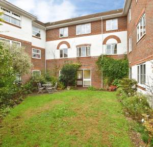 2 Bedroom Flat for sale in Three Cuppes Lane, Salisbury