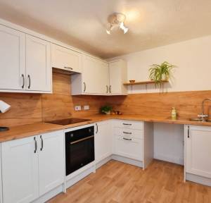 2 Bedroom Flat for sale in Three Cuppes Lane, Salisbury