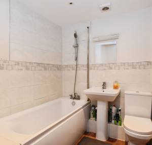 2 Bedroom Flat for sale in Fisherton Street, Salisbury